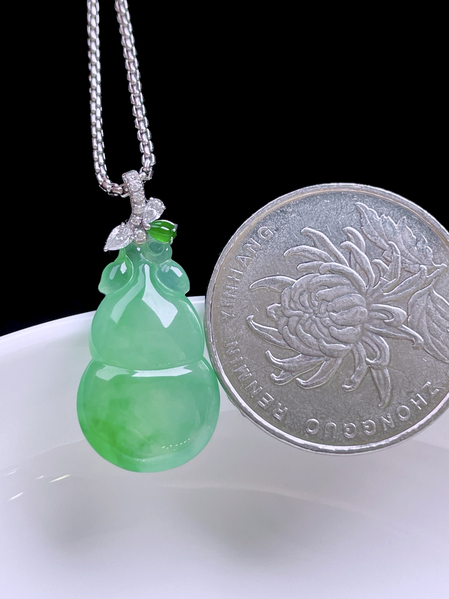 ️ 冰飘绿花葫芦 花色灵动，种老水润，18k金镶嵌 整体：27 裸石：21.2/12.8/5