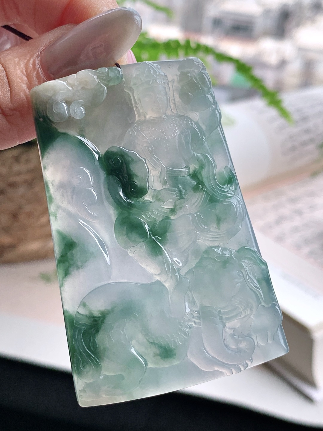 【裸石】️冰种飘花普贤观音牌吊坠 【说明】缅甸 性比高 厚装 【尺寸】66.5-44.2-6 【重