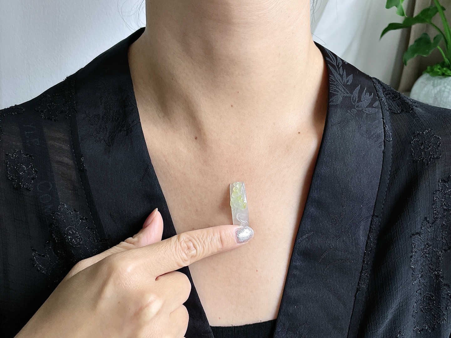 【裸石】冰飘黄翡荷花金鱼年年有余手牌 【说明】缅甸 无裂 性比高 厚装 【尺寸】29.5-10.3-9.8 【重量】4.2克
