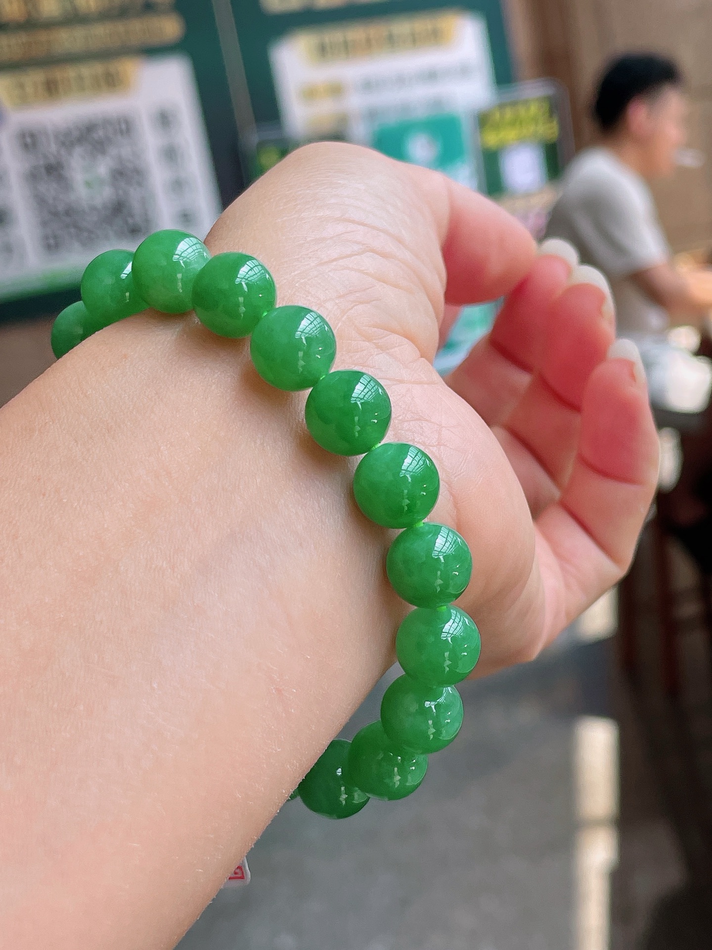 ️ 满色阳绿手链 色艳色浓，珠圆玉润 尺寸：10