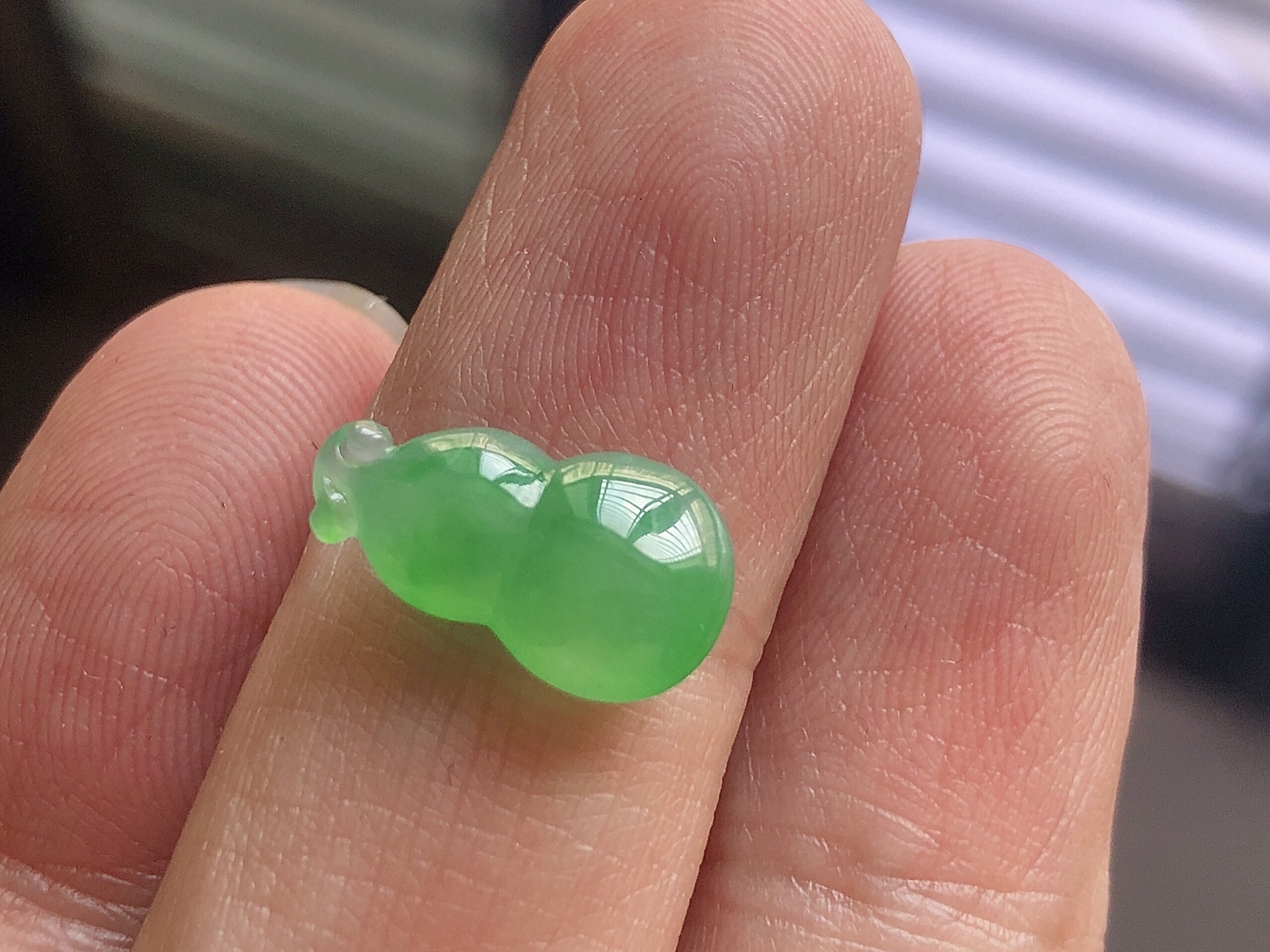 ️ 冰种阳绿葫芦， 色泽艳阳，通透水润，玉质细腻，夺目迷人，镶嵌效果，品相，无裂，尺寸14.5*8