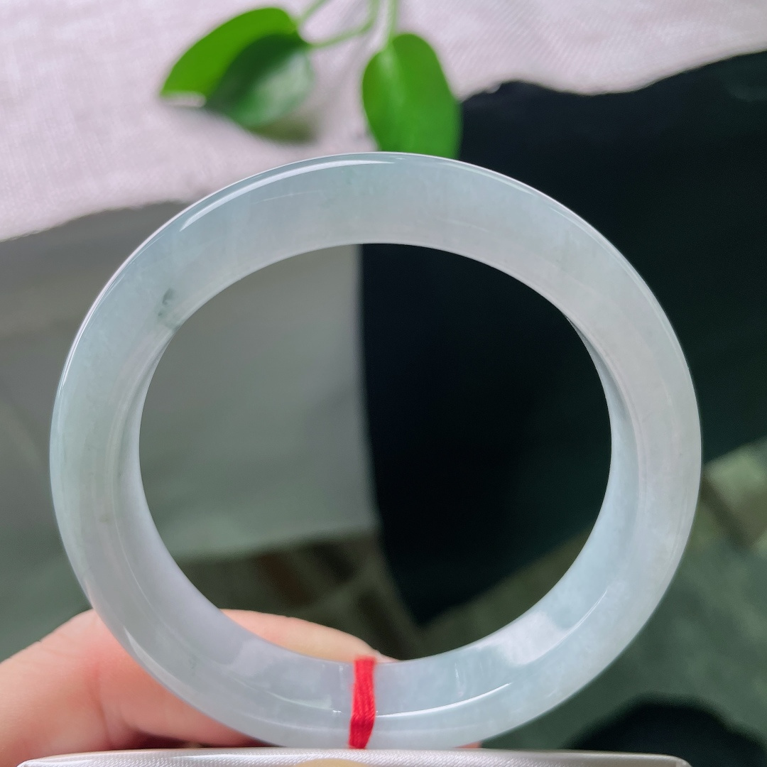 55.7/11.6/8.4，淡蓝底正圈，无裂，水润细腻，底色柔和，简单耐看，上手自带清雅氛围感，ss