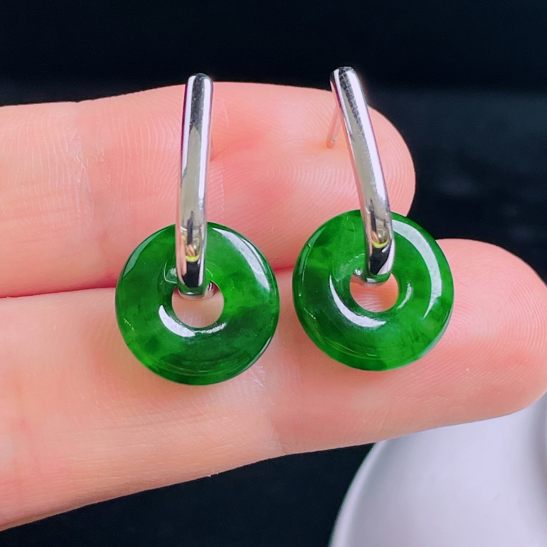 ️辣绿耳坠，18k镶嵌，老种起光，细底通透，尺寸：裸石12.8/2.9mm0913