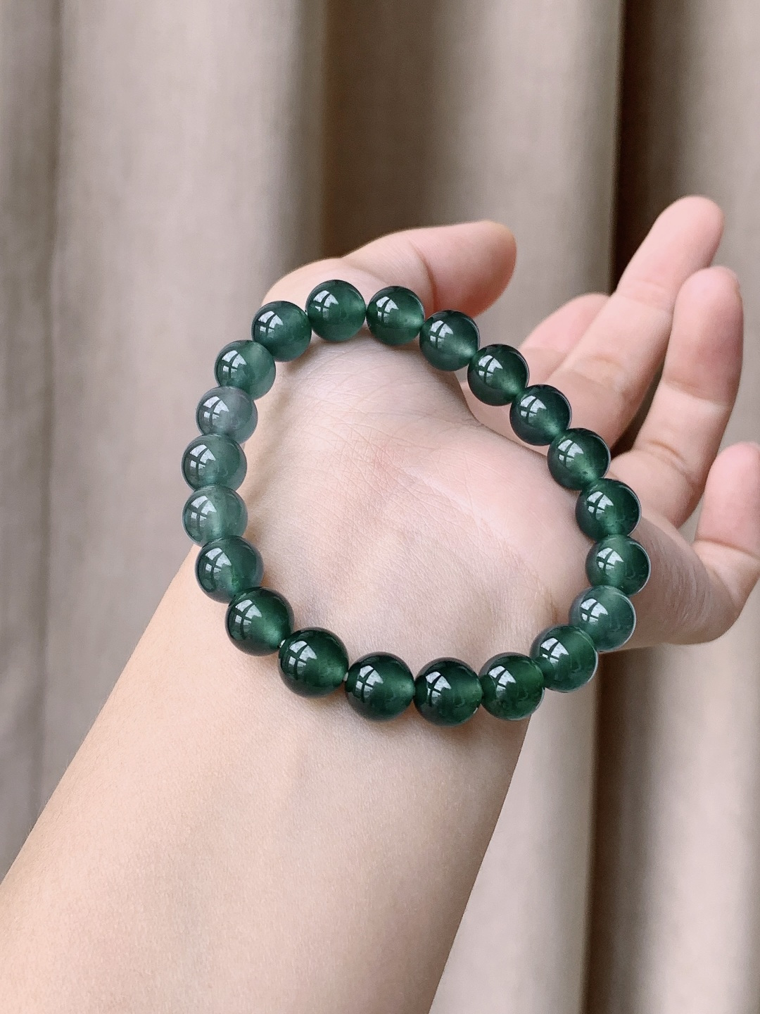 【珠子】冰天空蓝手串圆珠珠子手串 【说明】 性比高 老蓝水 【尺寸】8.7mm 【重量】26.2克