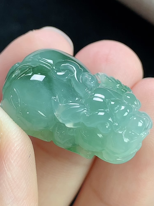 飘花貔貅，无裂，尺寸2.2*18.1*10.9mm，j14hjg