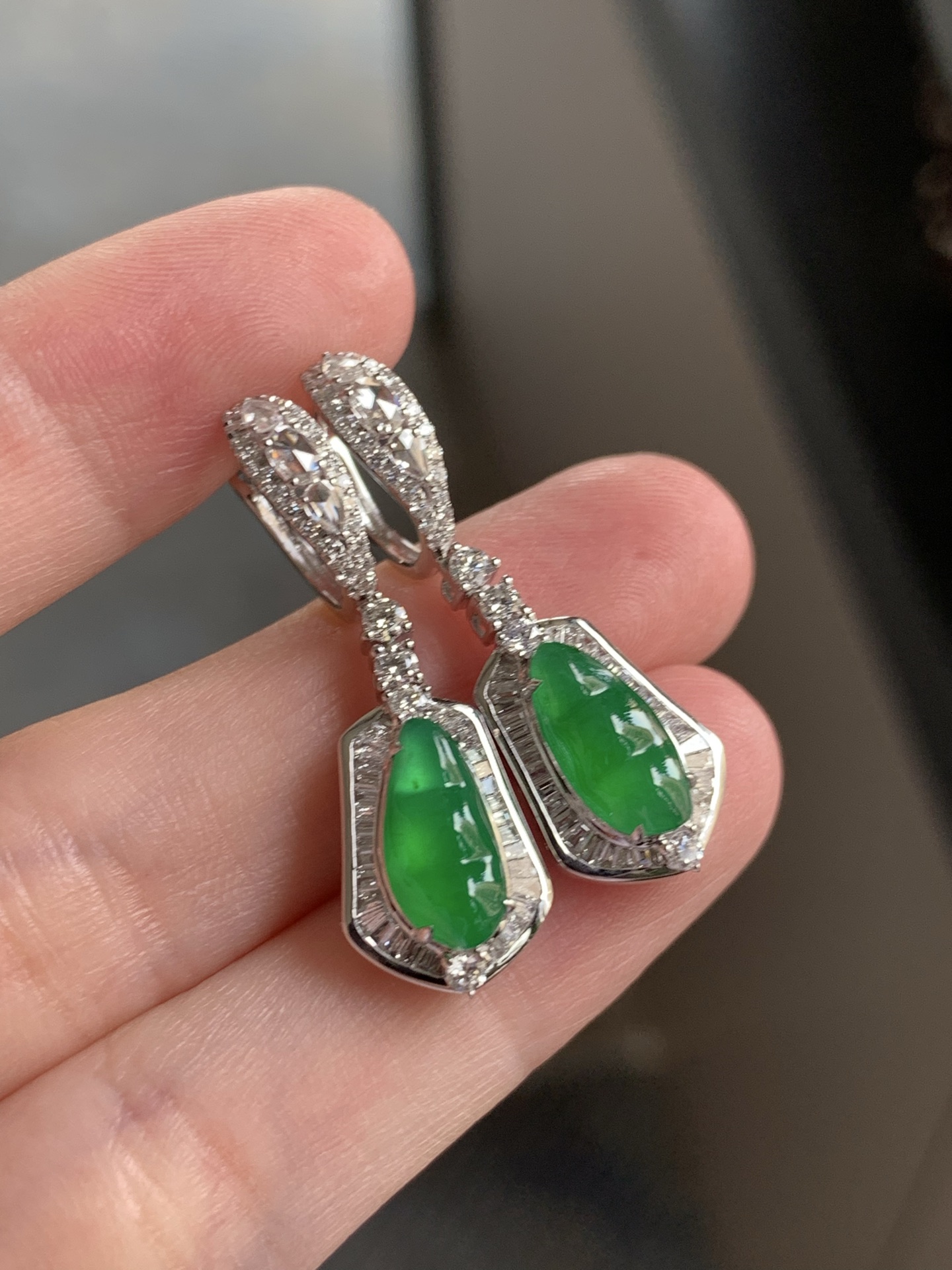 ️【18k金镶嵌福豆耳坠一对】种老细腻，色阳浓郁起胶 尺寸：成品：32*10.1*6.8，裸石：11.1*5.4*2.4,c22914