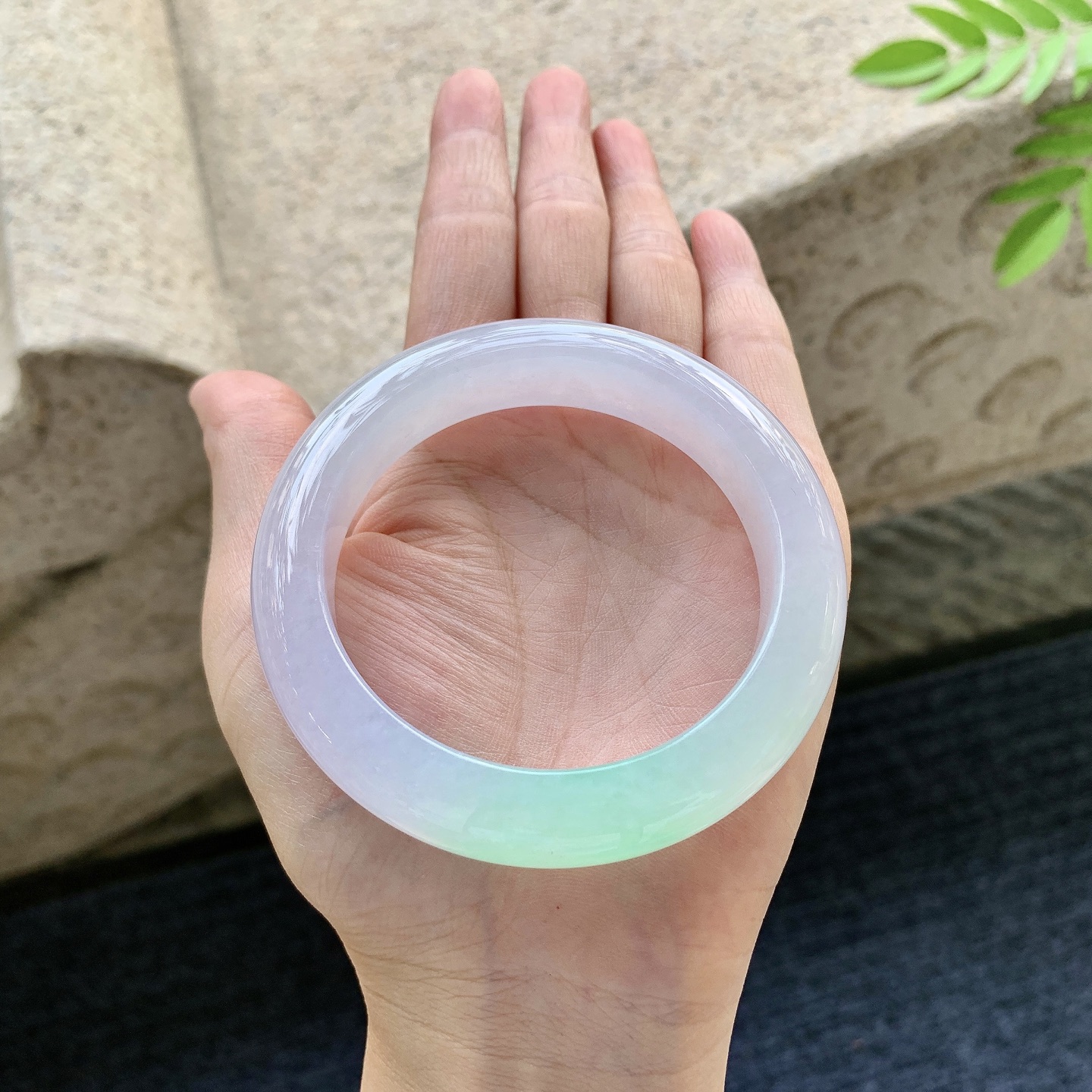 正圈55 56 圈口56/12.7/9.6 编码A3091525 冰糯春带彩，水润，种老，细腻，无裂