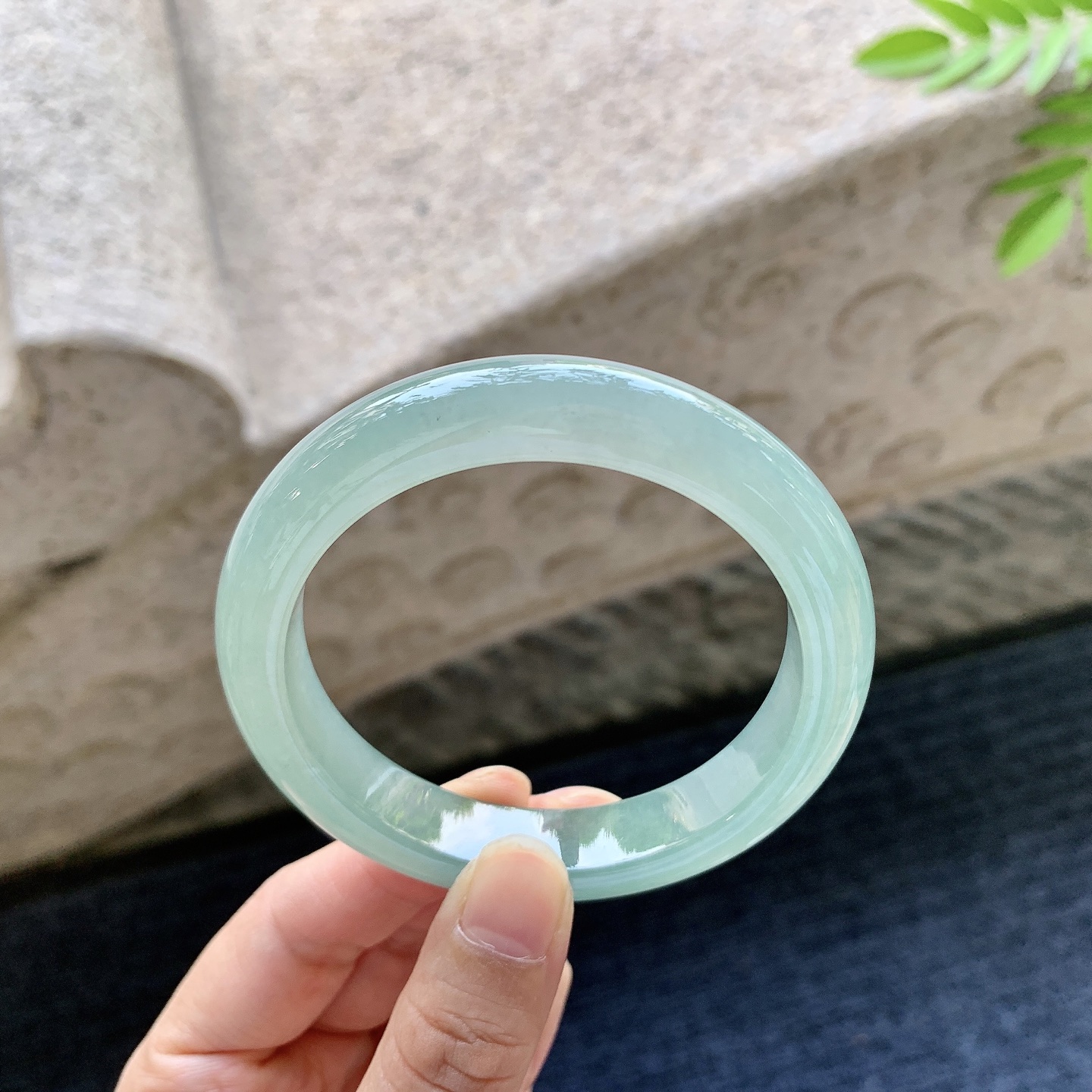正圈55 56 圈口56.3/11.8/8.6 编码HJ091513 冰糯晴绿，水润，种老，细腻，无裂