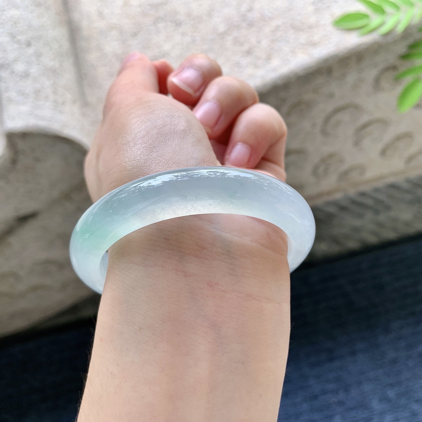 圆条53 54 圈口53.5/11.2/8.1 编码A3091527 冰飘绿，冰透，水润，种老，细腻，打灯有絮线