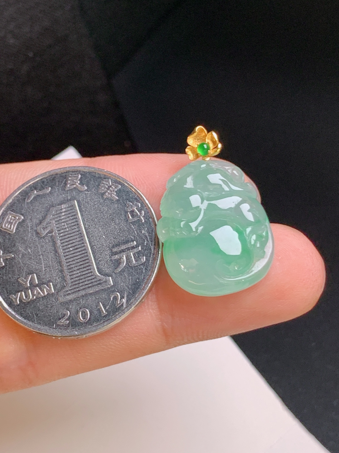 ️ 冰飘绿龙戏珠吊坠，底色清爽，造型讨喜，招财纳福 裸石18.6-15.1-6.8 整体24.1 530910