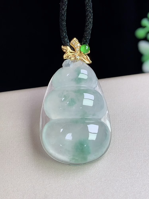 18k金镶冰飘花福豆，无裂，尺寸24.8*16.6*5.8mm，j14hay