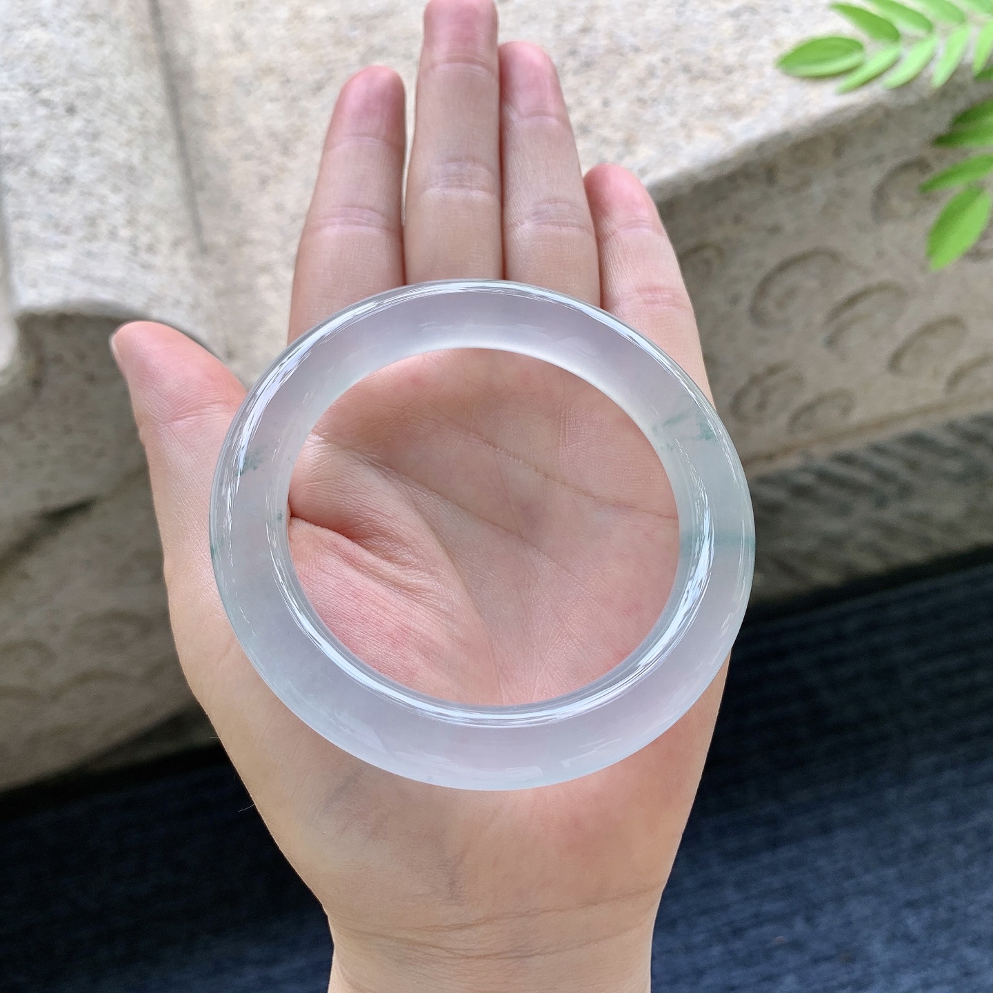 圆条54 55 圈口55.5/10.2/10 编码GJ091528 冰种飘绿，起光，清透，水润，种老，细腻，打灯有棉线