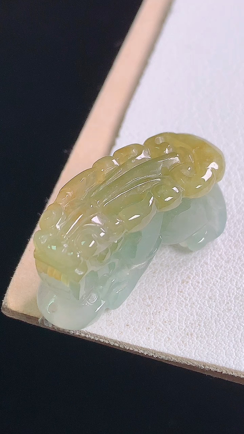 黄翡貔貅，无裂，尺寸:27.4-11.0-15.2mm 10
