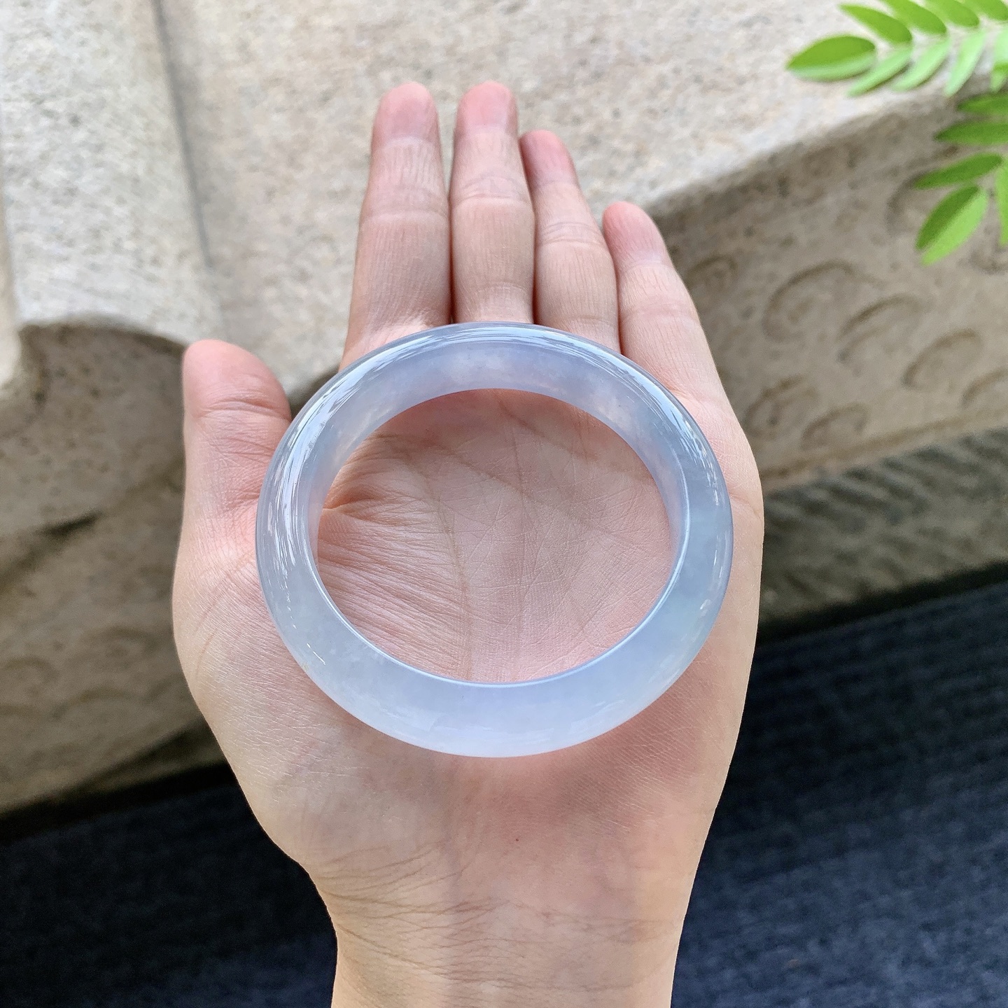 正圈50 51 圈口51/11.3/7.7 编码B2091512 冰糯，水润，种老，细腻，打灯有絮线