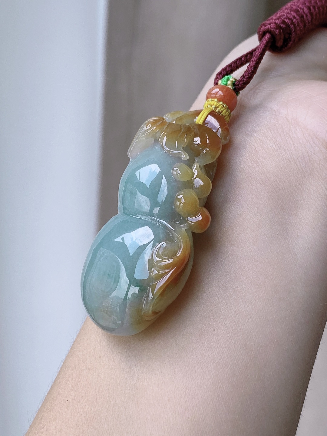 【裸石】冰种飘花大葫芦飘黄翡大葫芦福禄吊坠 【说明】缅甸 性比高 无裂 超厚 立体 【尺寸】54-27.5-14.6 【重量】40克