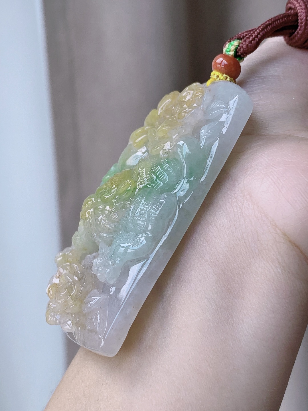 【裸石】冰黄加绿生肖虎牌下山虎牌吊坠 【说明】缅甸 性比高 超厚 飘黄翡 【尺寸】70.7-38-15 【重量】77.7克