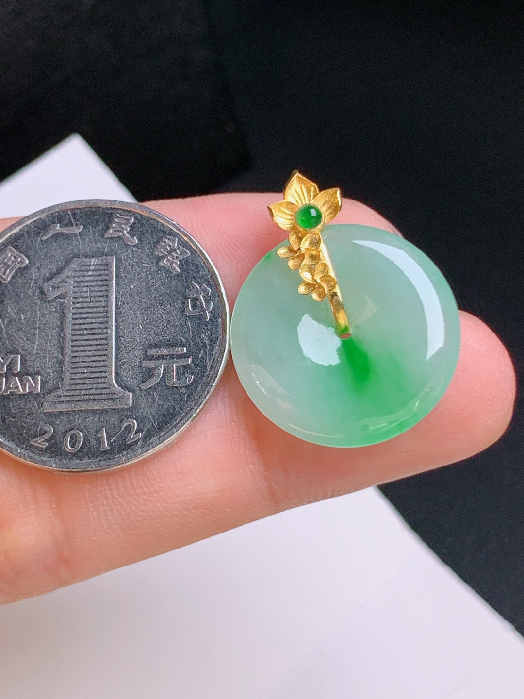 ️ 冰飘绿平安扣吊坠，翠色鲜亮，圆润圆满，平安顺遂 裸石19.5-3.9 整体24.8