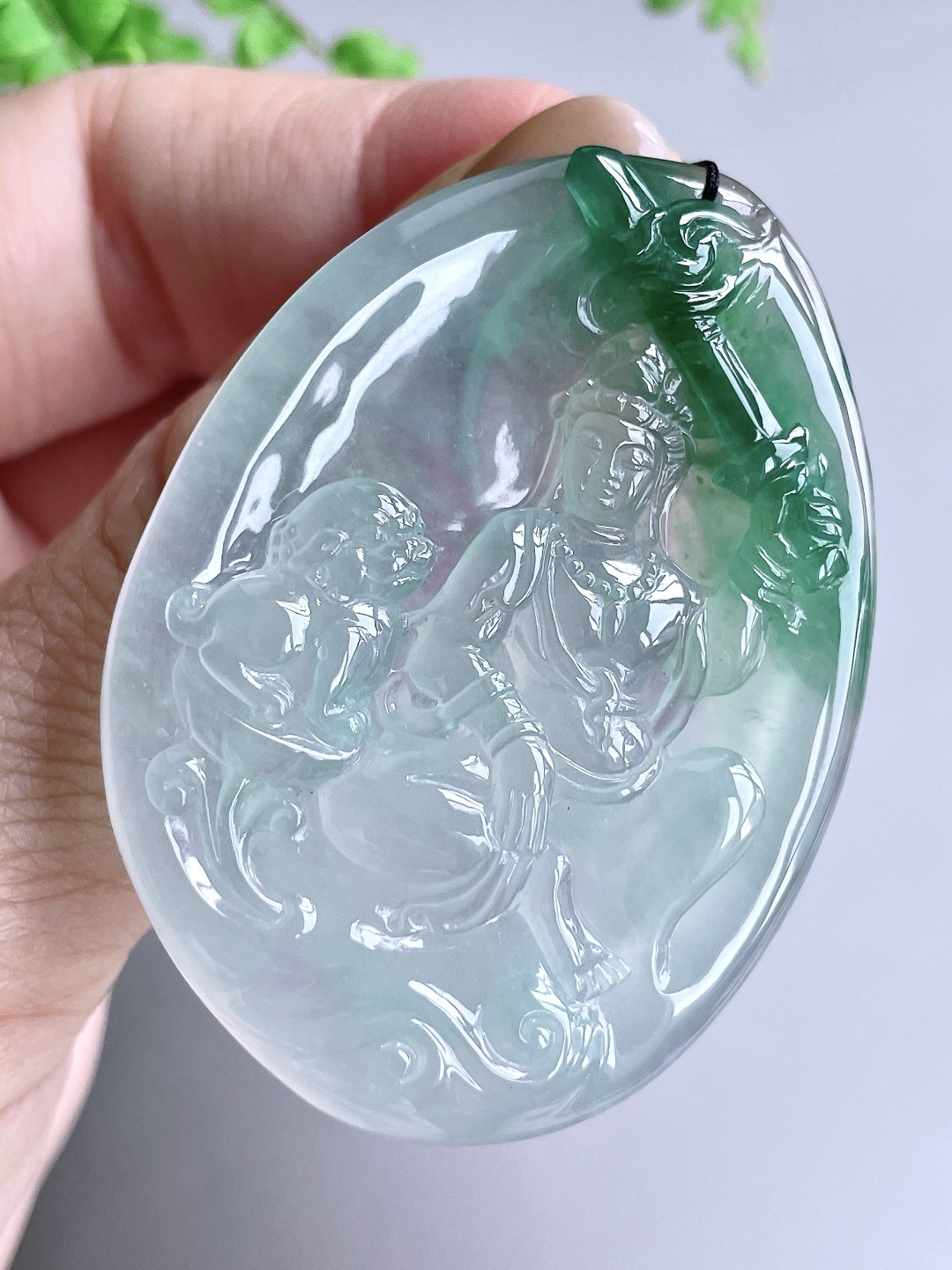 【裸石】冰飘绿花送子观音牌吊坠 【说明】缅甸 无裂 性比高 飘花 【尺寸】51.2-37.4-5.8 【重量】22.3克