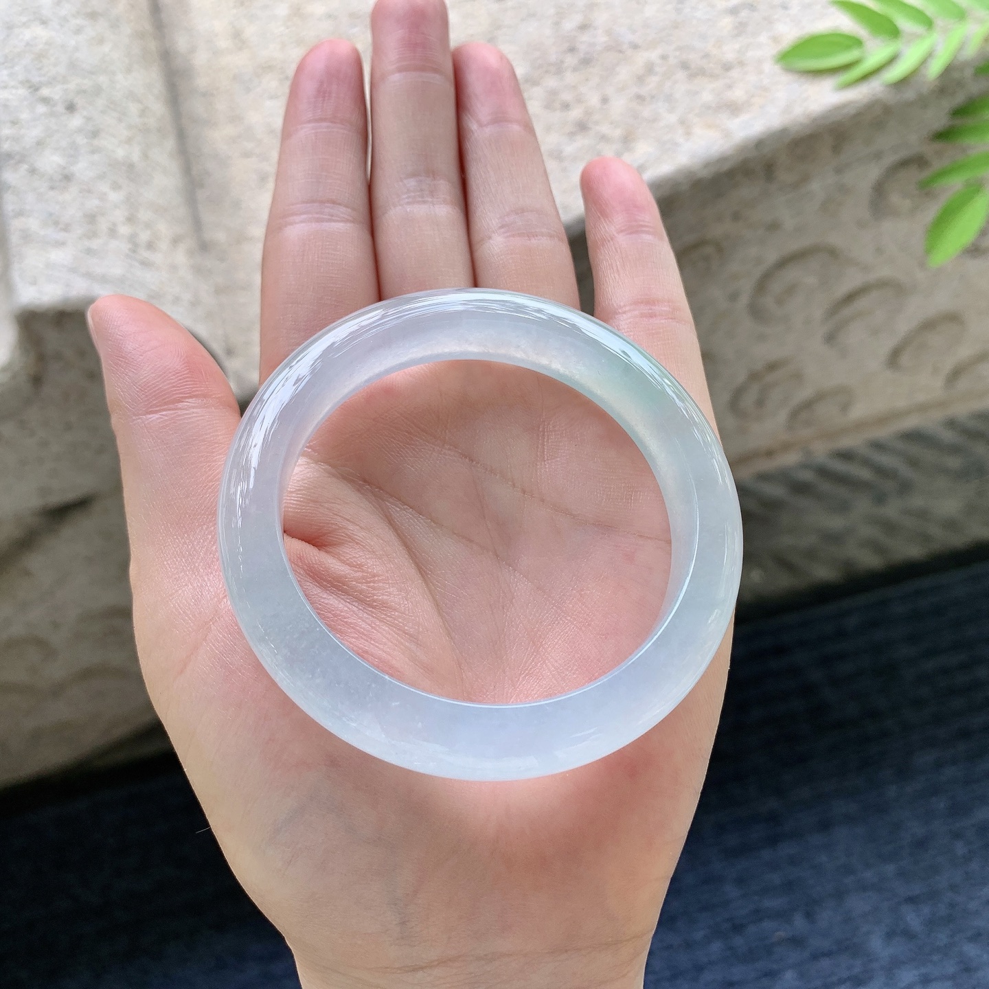 圆条53 54 圈口53.5/11.2/8.1 编码A3091527 冰飘绿，冰透，水润，种老，细腻，打灯有絮线