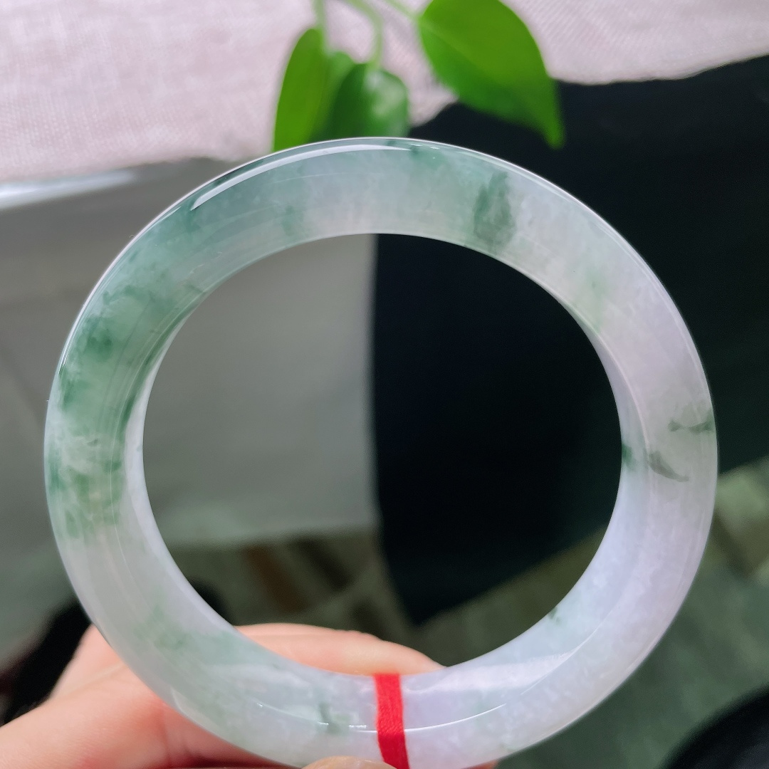 58/12.6/9.5，飘花正圈，皮纹，韵漫过腕间，飘花随性舒展，不需要言语，举手投足流露佩戴者不俗的审美。ss59043a