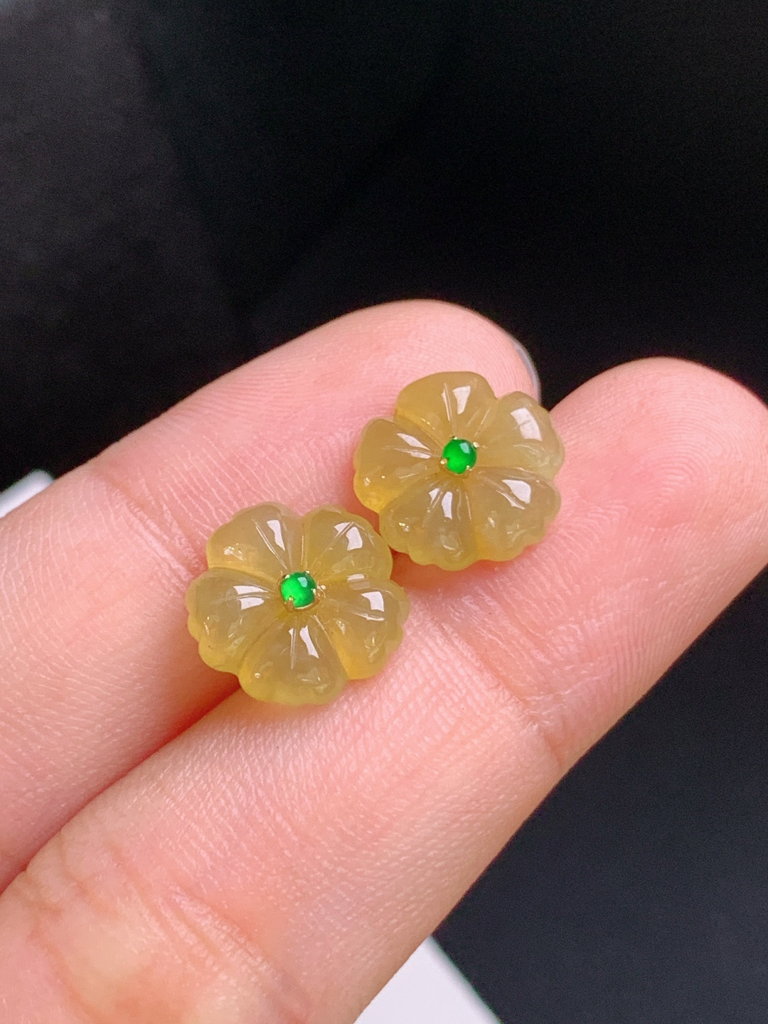 ️ 黄翡小花耳钉，黄润明媚，雕工精巧，富贵吉祥 你，裸石11.2-3.2 53