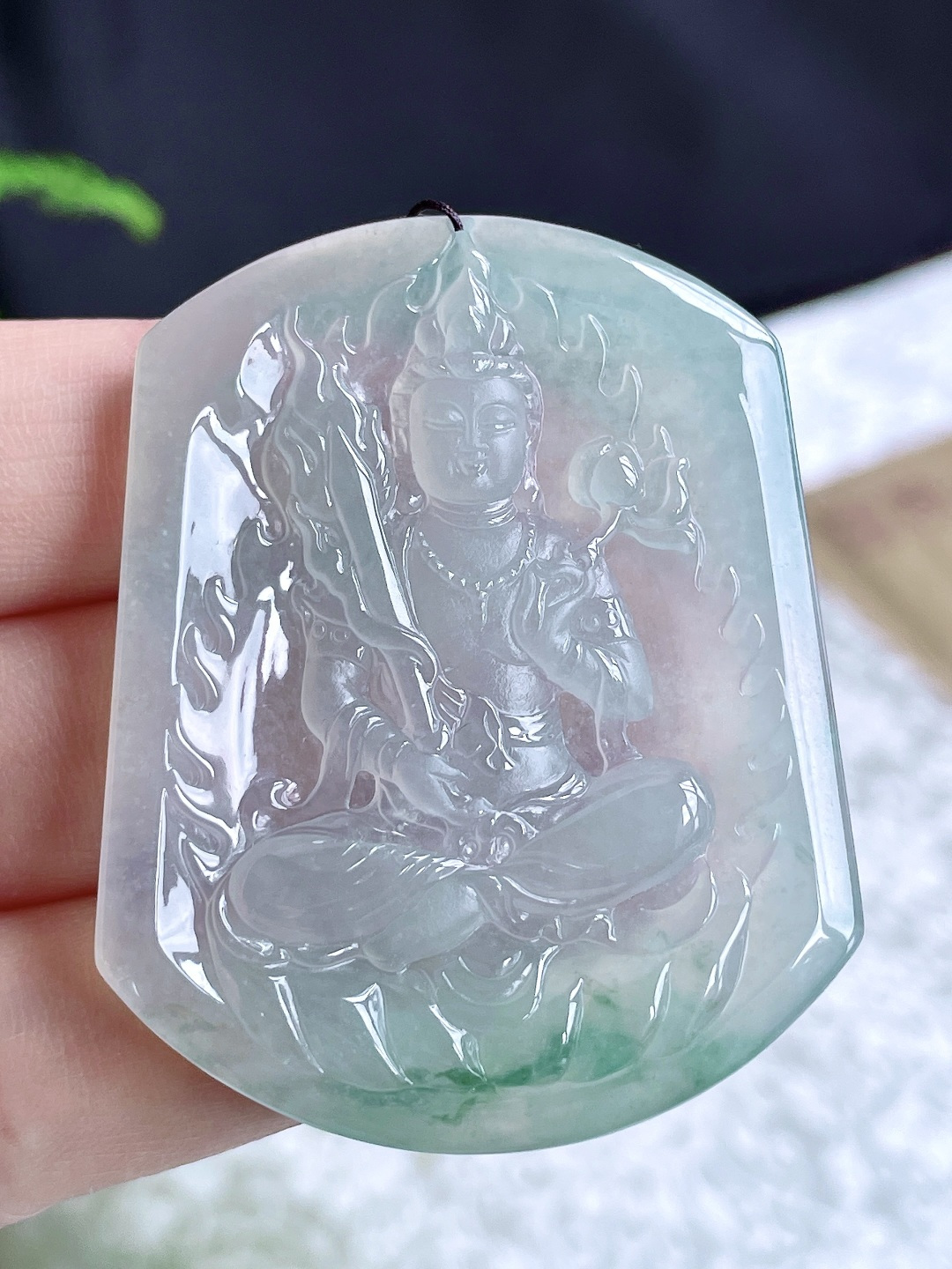 【裸石】冰糯种飘花虚空藏观音牌吊坠 【说明】缅甸 无裂 性比高 一刀切 【尺寸】52.6-42.2-5.7 【重量】28克