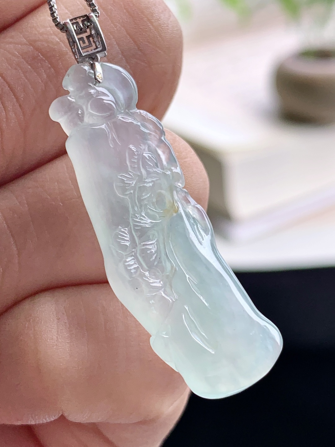 冰晴水梅花牌吊坠 说明 缅甸 18k金镶嵌 性比高 厚装 整体 44.3 裸石 39.4-13-6.7 重量 6.2克