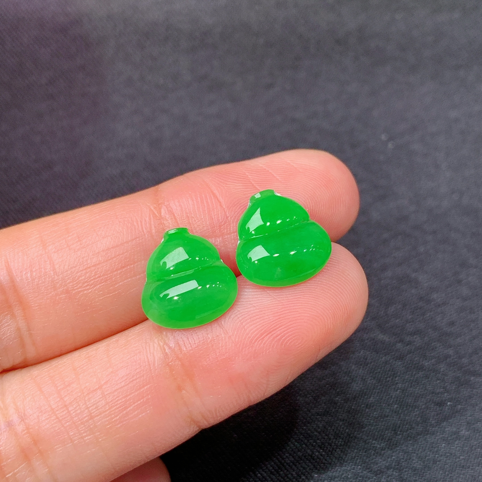 阳绿葫芦一对，镶嵌佳品，冰润细腻，种水足，Ht 尺寸11*10.5*3.3