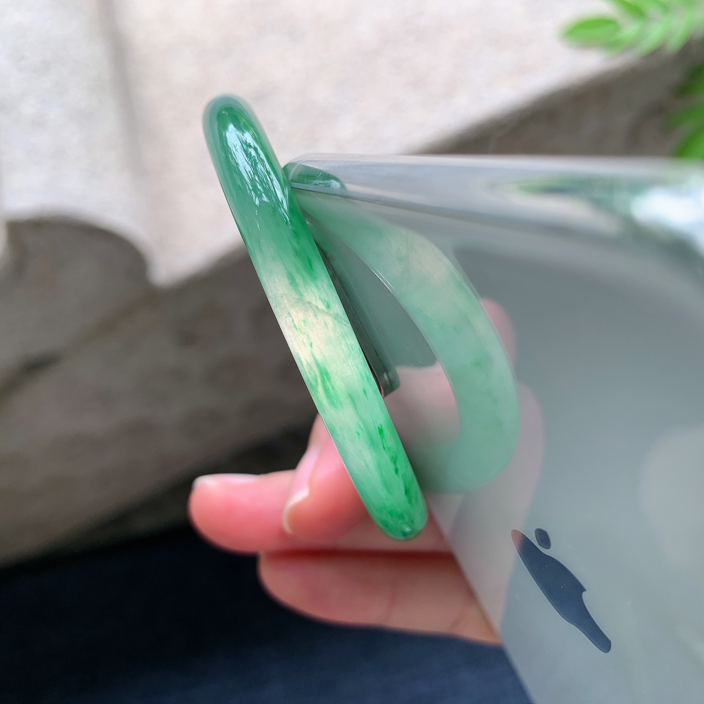 圆条49 50 圈口50.5/6.6/7.3 编码C11091504 冰糯飘绿，水润，种老，细腻，打灯有纹线