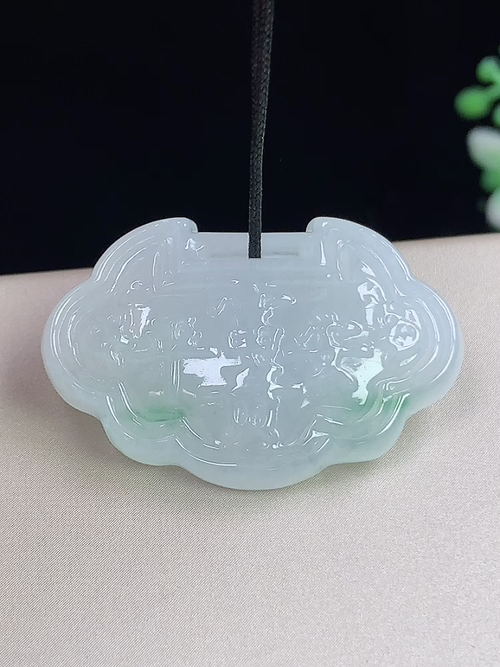 冰飘绿平安富贵锁，无裂，尺寸21.8*32.3*5.1mm，j14fyg8