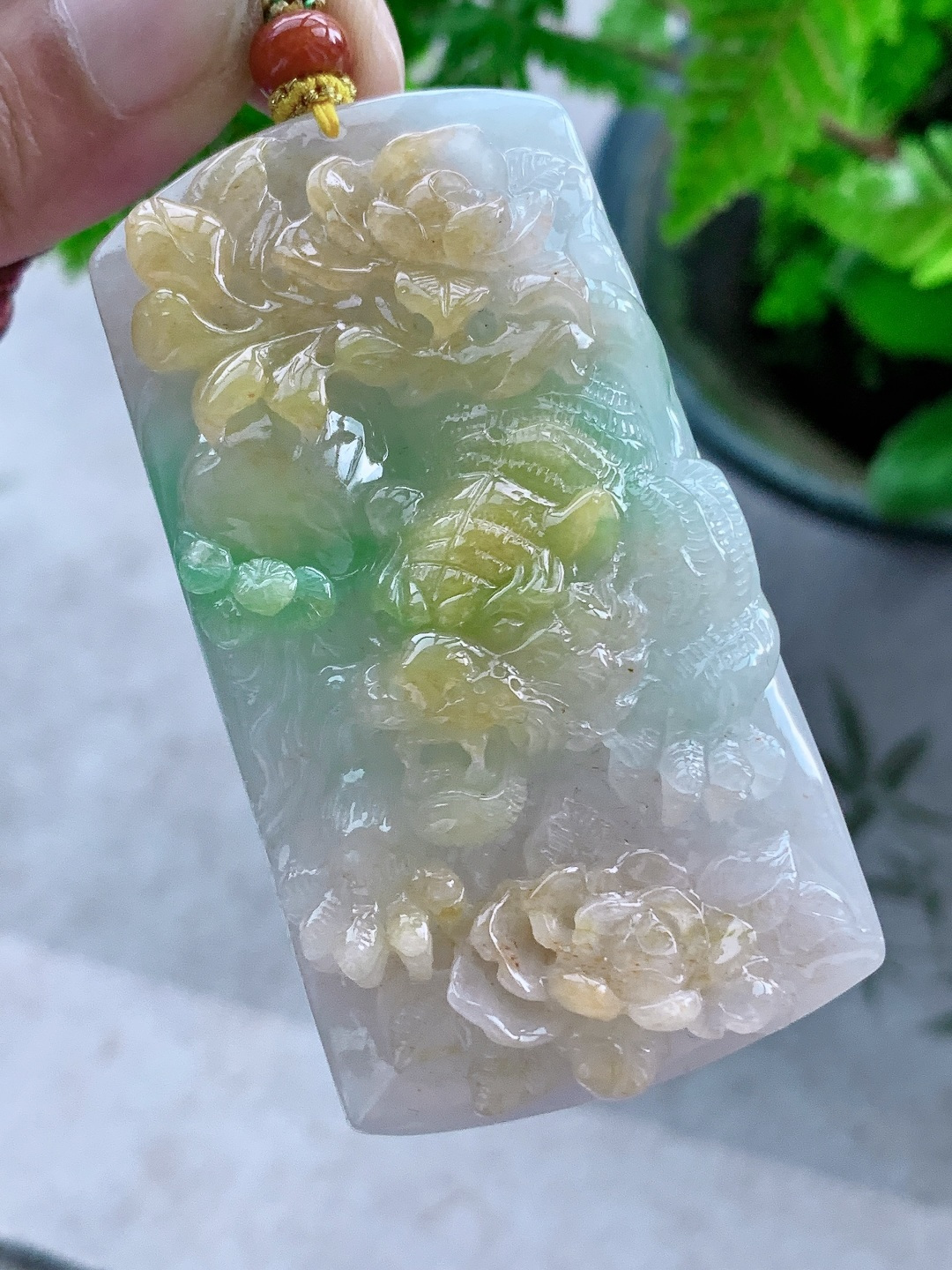 【裸石】冰黄加绿生肖虎牌下山虎牌吊坠 【说明】缅甸 性比高 超厚 飘黄翡 【尺寸】70.7-38-15 【重量】77.7克