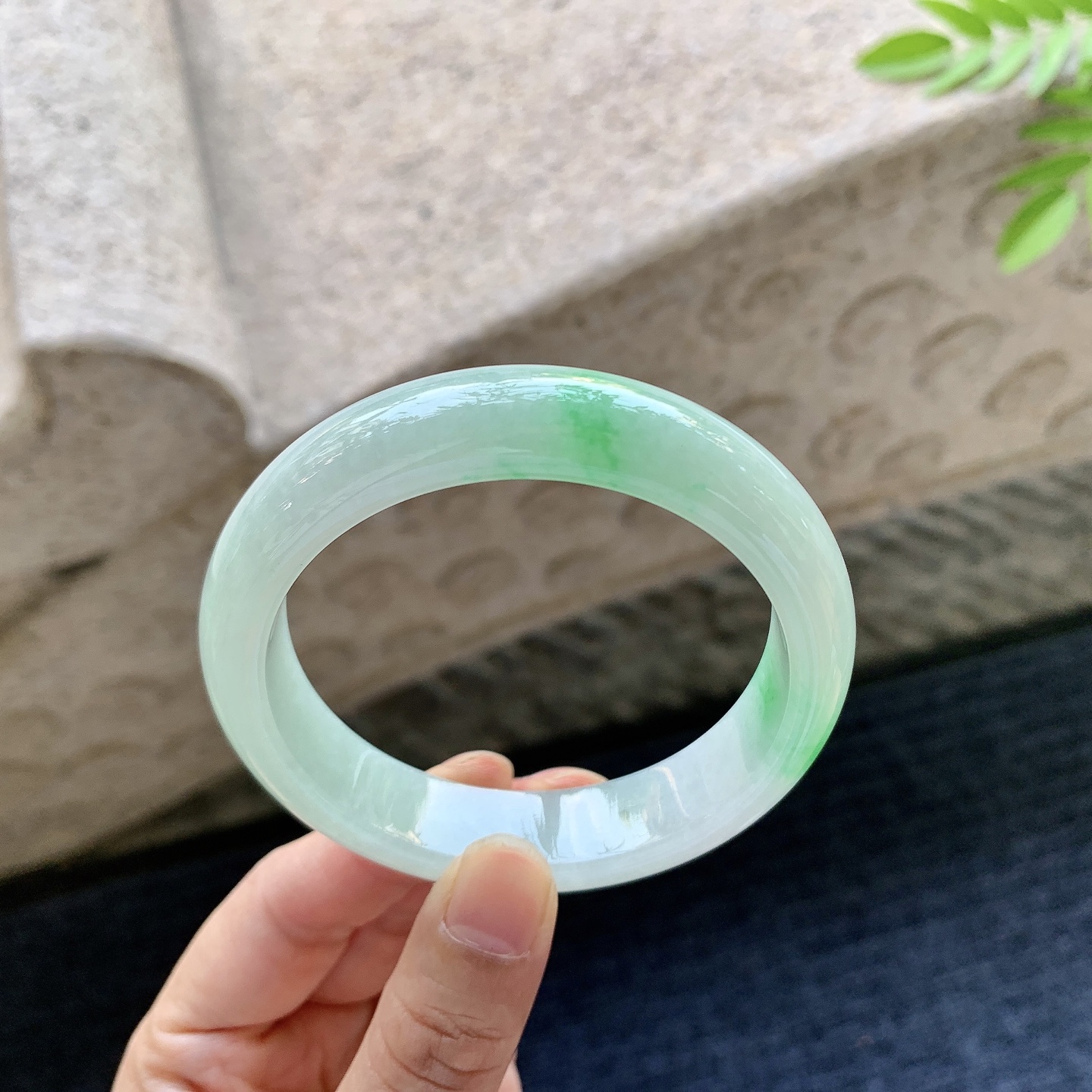 正圈55 56 圈口56.7/13.4/7.9 编码AD091516 细糯飘绿，水润，种老，细腻，打灯有絮线