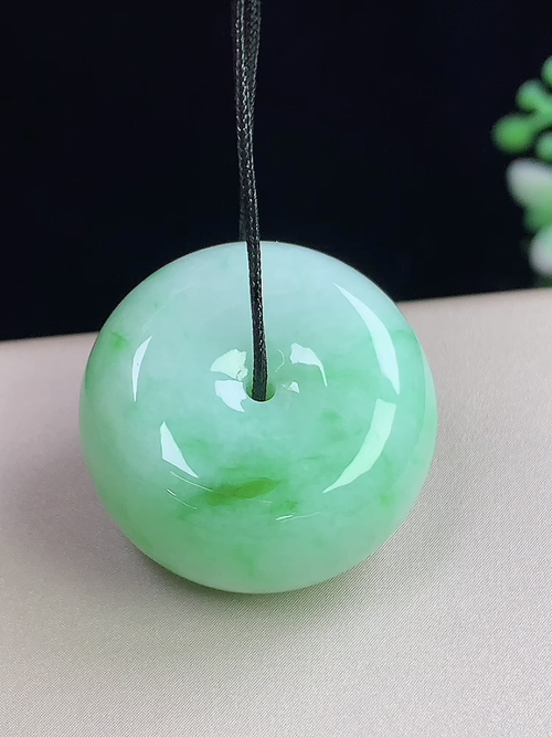 飘绿平安扣，无裂，尺寸23.2*12.6mm，j14yja