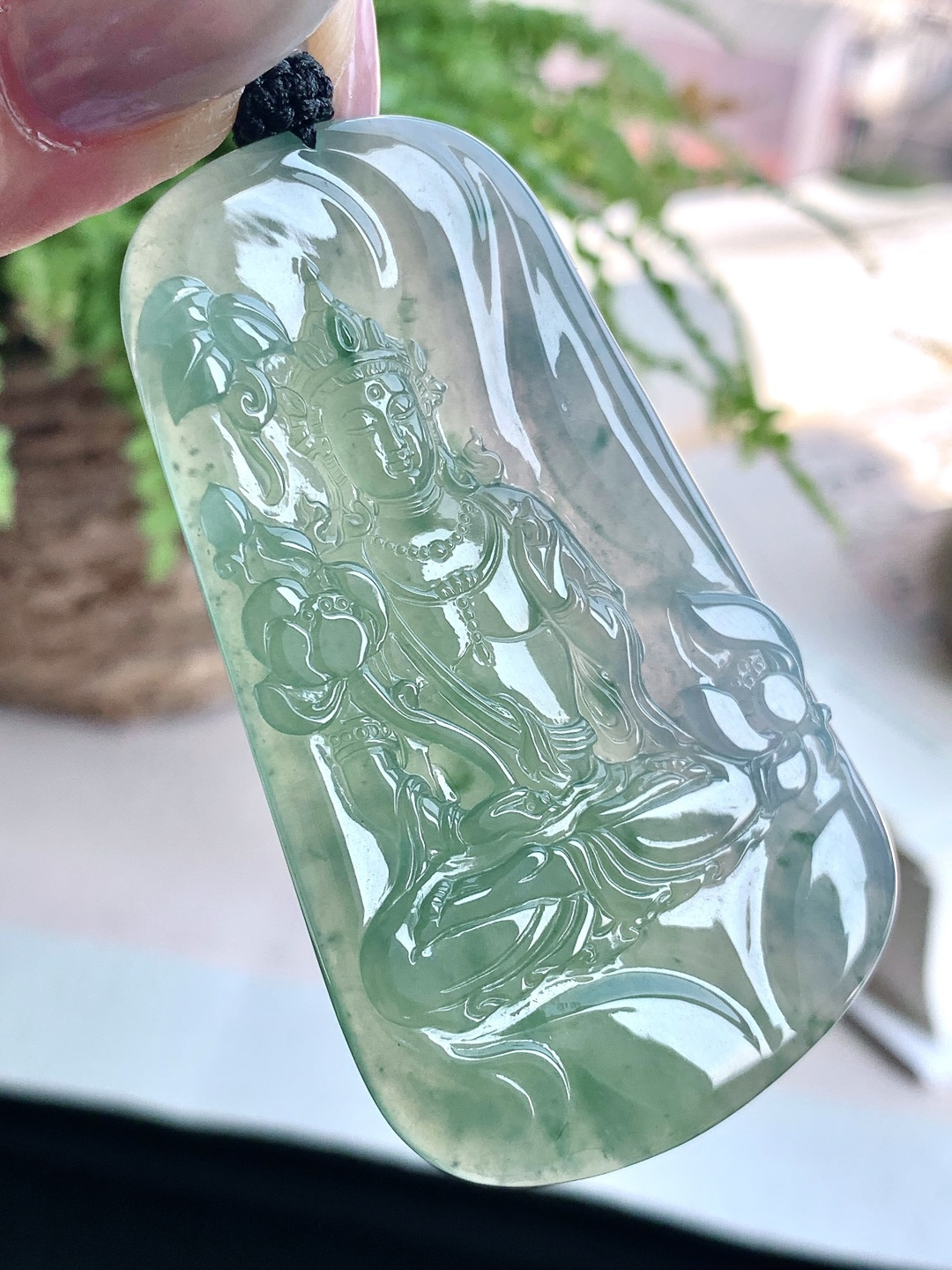 【裸石】️冰飘绿花大势至观音持莲观音牌吊坠 【说明】缅甸 性比高 飘花 【尺寸】68.3-41-5 【重量】35.8克
