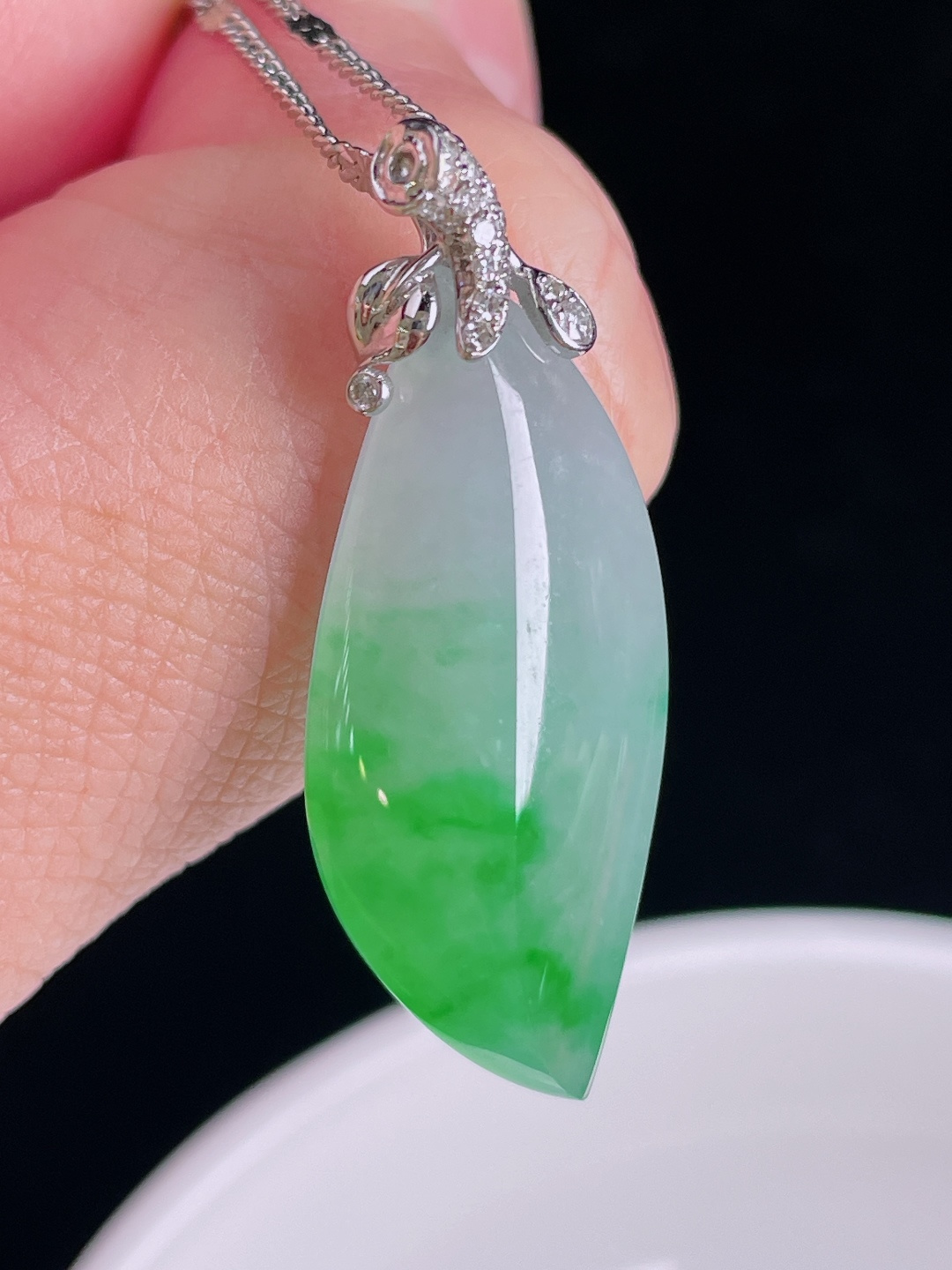 冰绿随形，18k镶嵌，老种起光，细底通透，尺寸：35.5裸石29.5/13/7.8mm0914