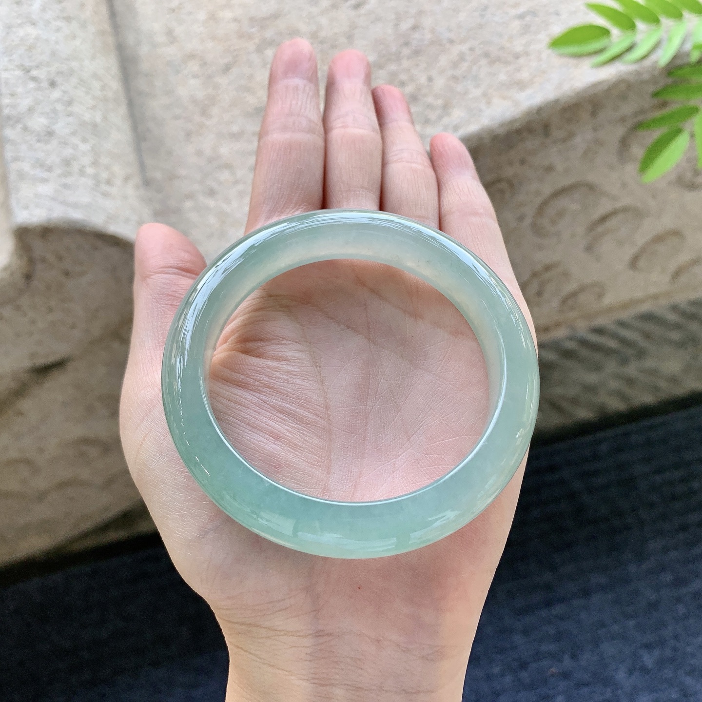 正圈55 56 圈口56.3/11.8/8.6 编码HJ091513 冰糯晴绿，水润，种老，细腻，无裂