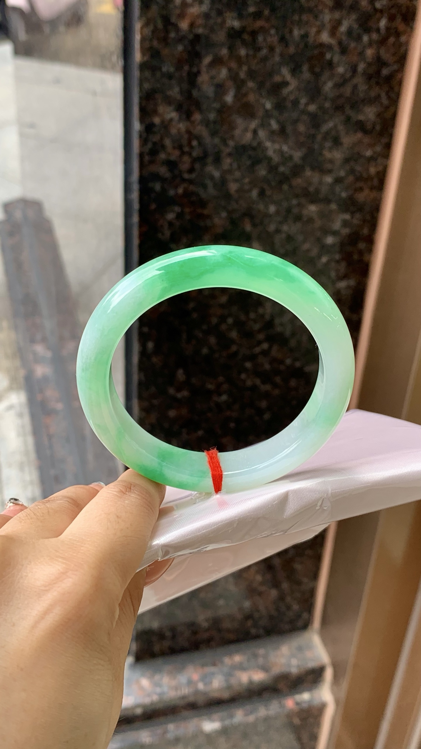 白底青飘辣阳绿正圈成品 Z917-1 尺寸：57-12-9
