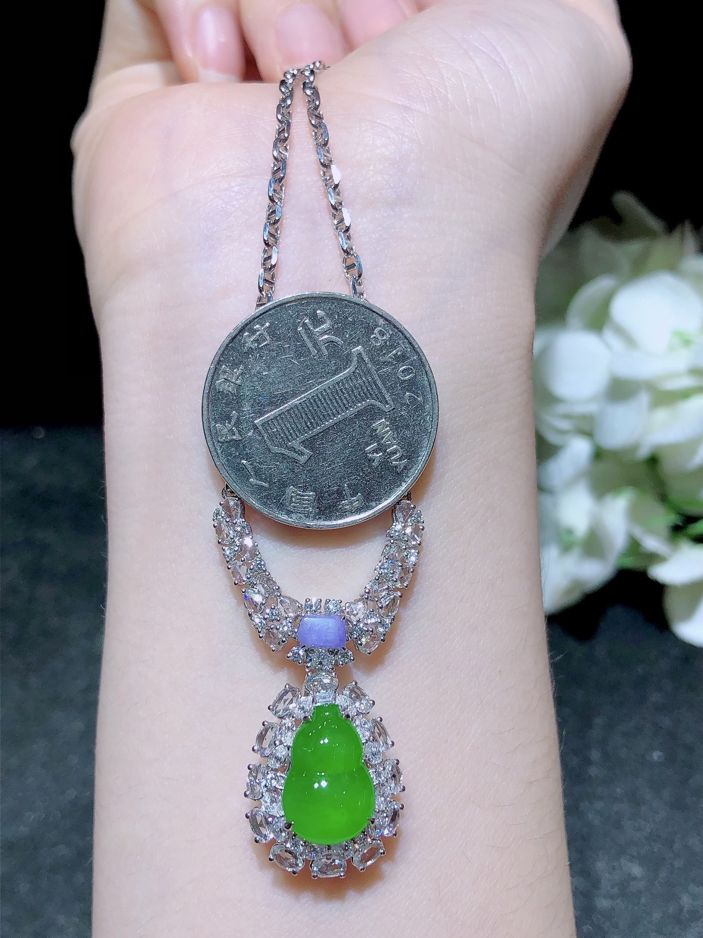 18K金镶 阳绿葫芦锁骨链  水润色艳 品相饱满 苹果拍摄，实物更好看，13-9-3.4
