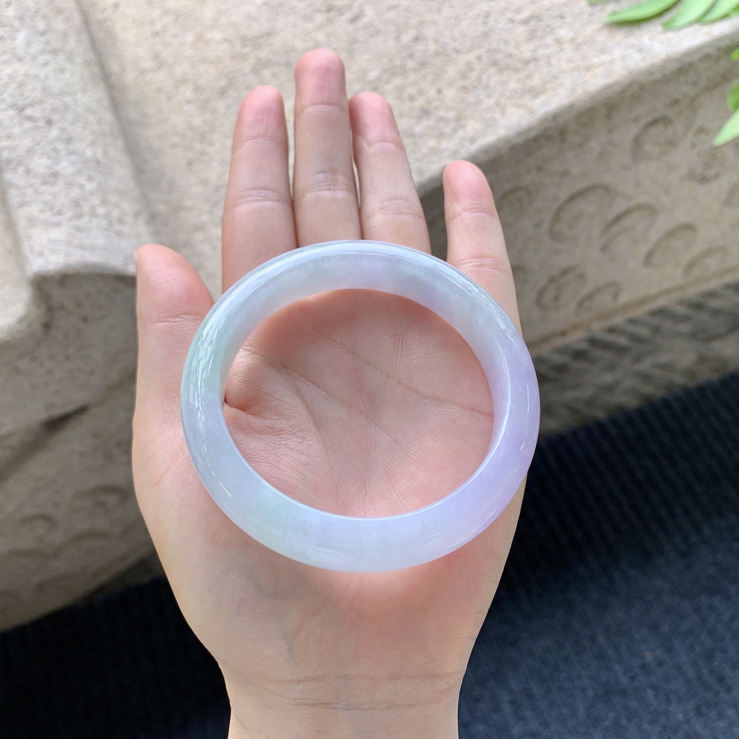 正圈56 57 圈口56.7/12.7/8.6 编码Q5091378 糯冰，水润，种老，细腻，无裂