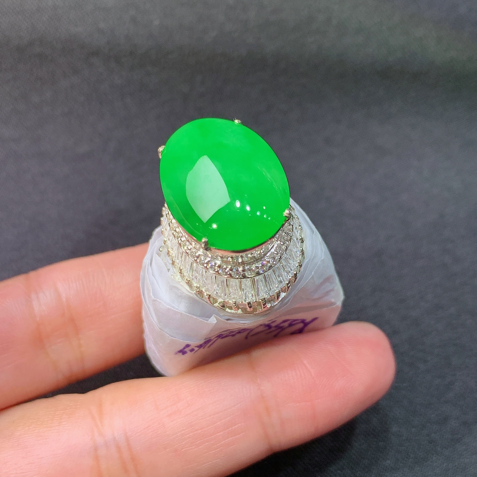 阳绿蛋面铜托戒指，镶嵌佳品，冰润细腻，种水足，Ja 尺寸19.8*13.8*5.6