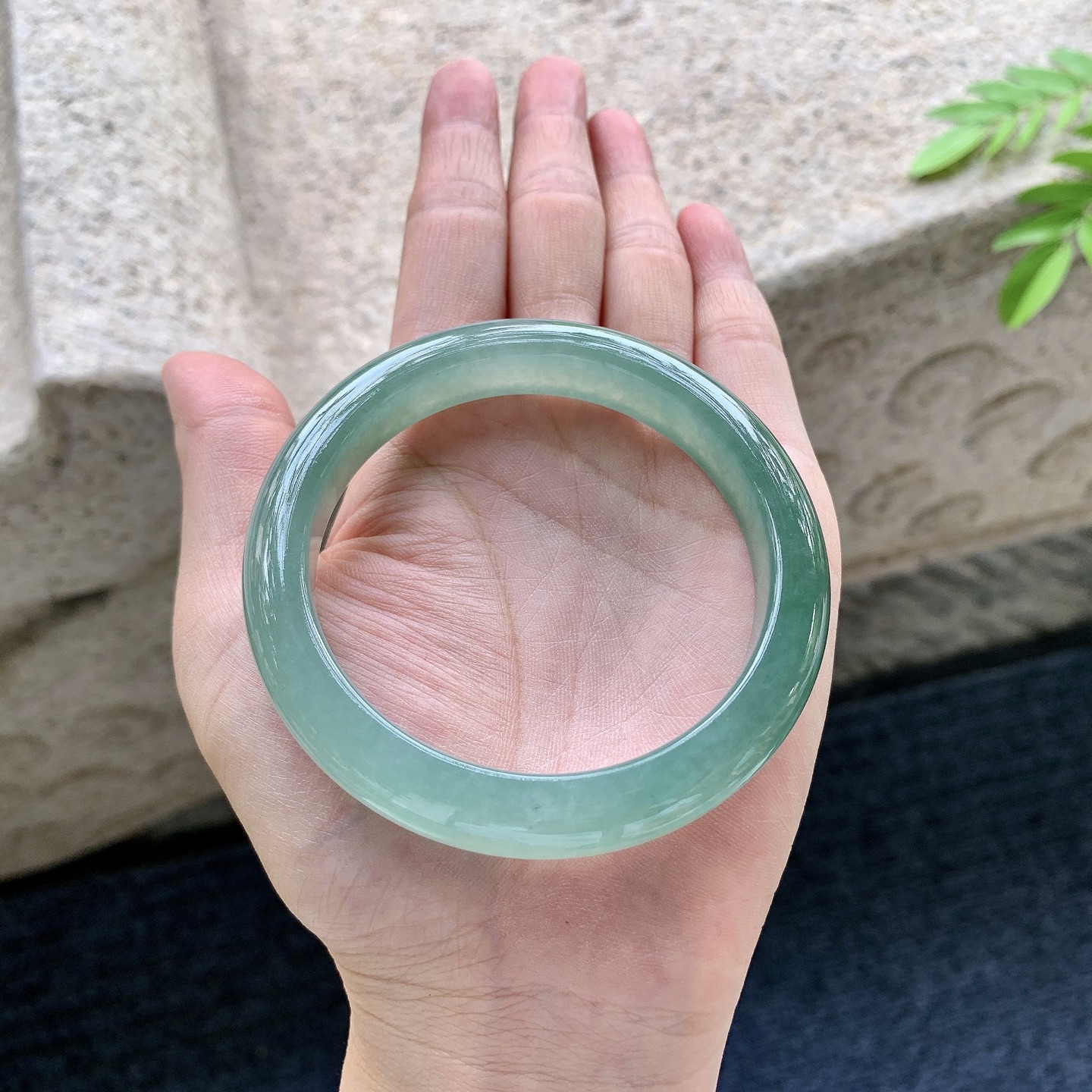 正圈56 57 圈口57/11/8.5 编码AD091685 糯冰油绿，水润，种老，细腻，无裂