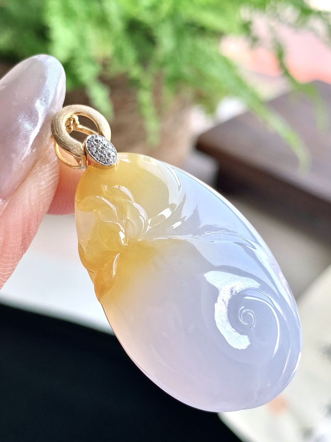 【镶嵌】️冰紫底荷花牌飘黄翡荷花牌吊坠 【说明】缅甸 18k金镶嵌 性比高 厚装 【整体】46.5 【裸石】37.5-24-9.5 【重量】16.3克