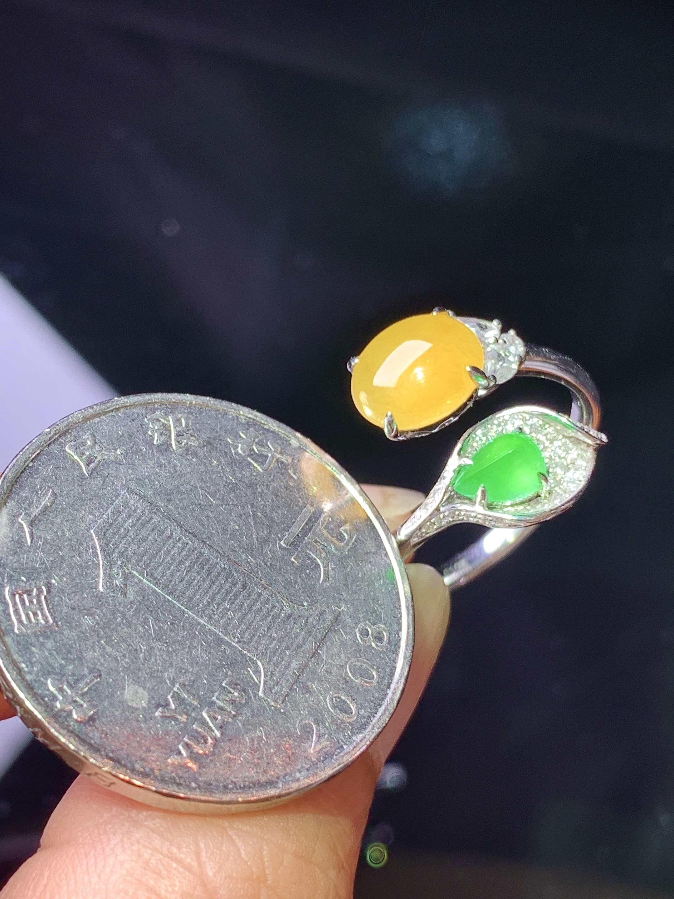 18k金钻镶嵌黄翡蛋面戒指 玉质细腻 色泽艳丽清新 水润亮眼 圈口12 裸石尺寸7.8*6.8*2.6 b6