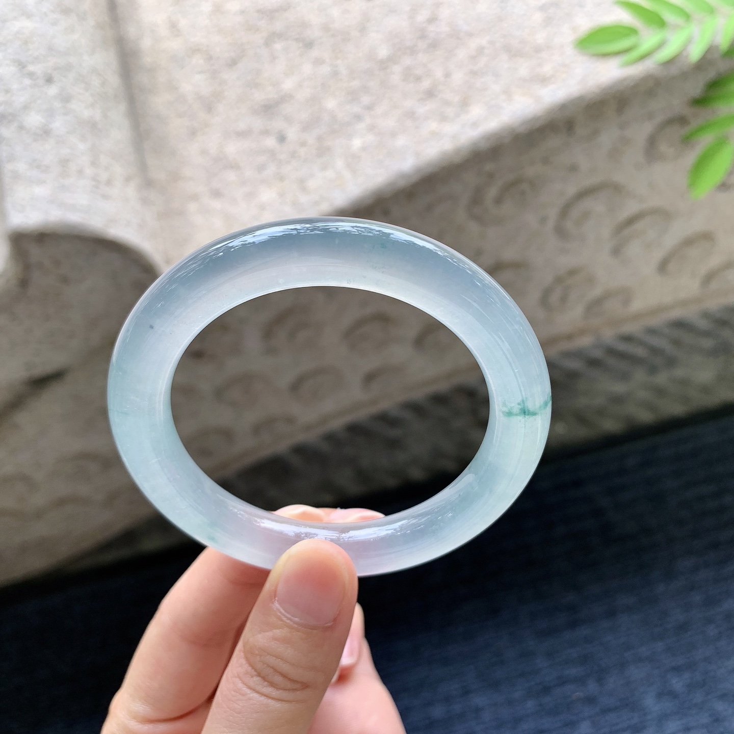 圆条54 55 圈口55.5/10.2/10 编码GJ091528 冰种飘绿，起光，清透，水润，种老，细腻，打灯有棉线