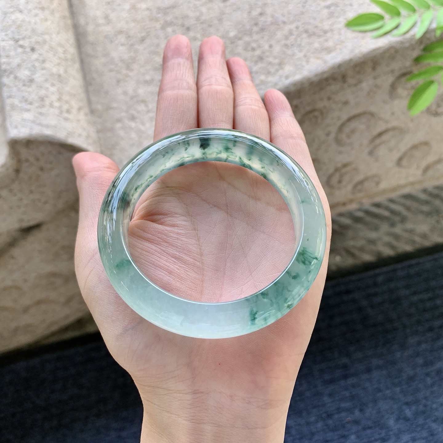 正圈54 55 圈口55.8/13/8.8 编码FH091502 冰种飘花，起荧光，清透，水润，种老，细腻，无裂