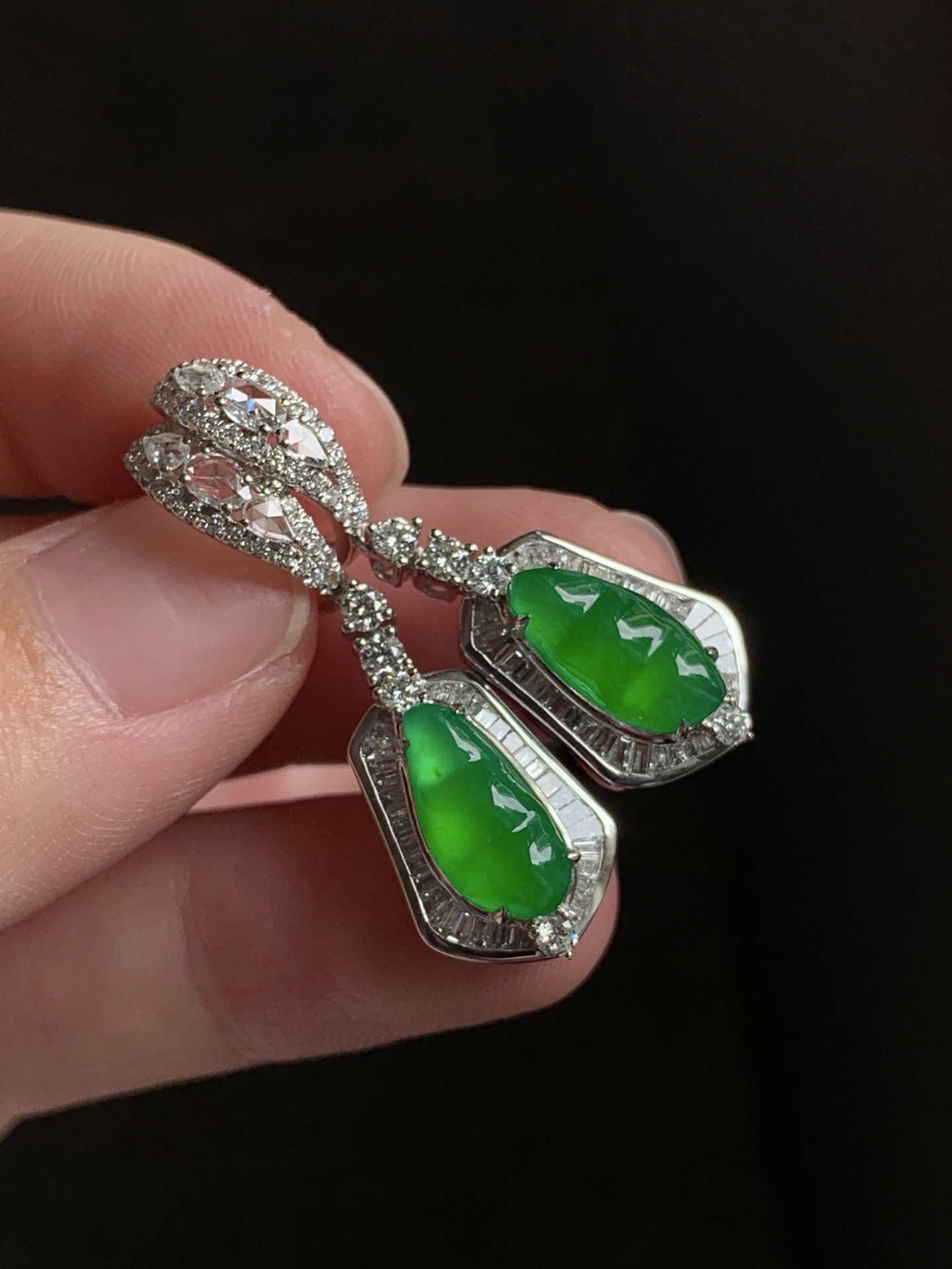 ️【18k金镶嵌福豆耳坠一对】种老细腻，色阳浓郁起胶 尺寸：成品：32*10.1*6.8，裸石：11.1*5.4*2.4,c22914