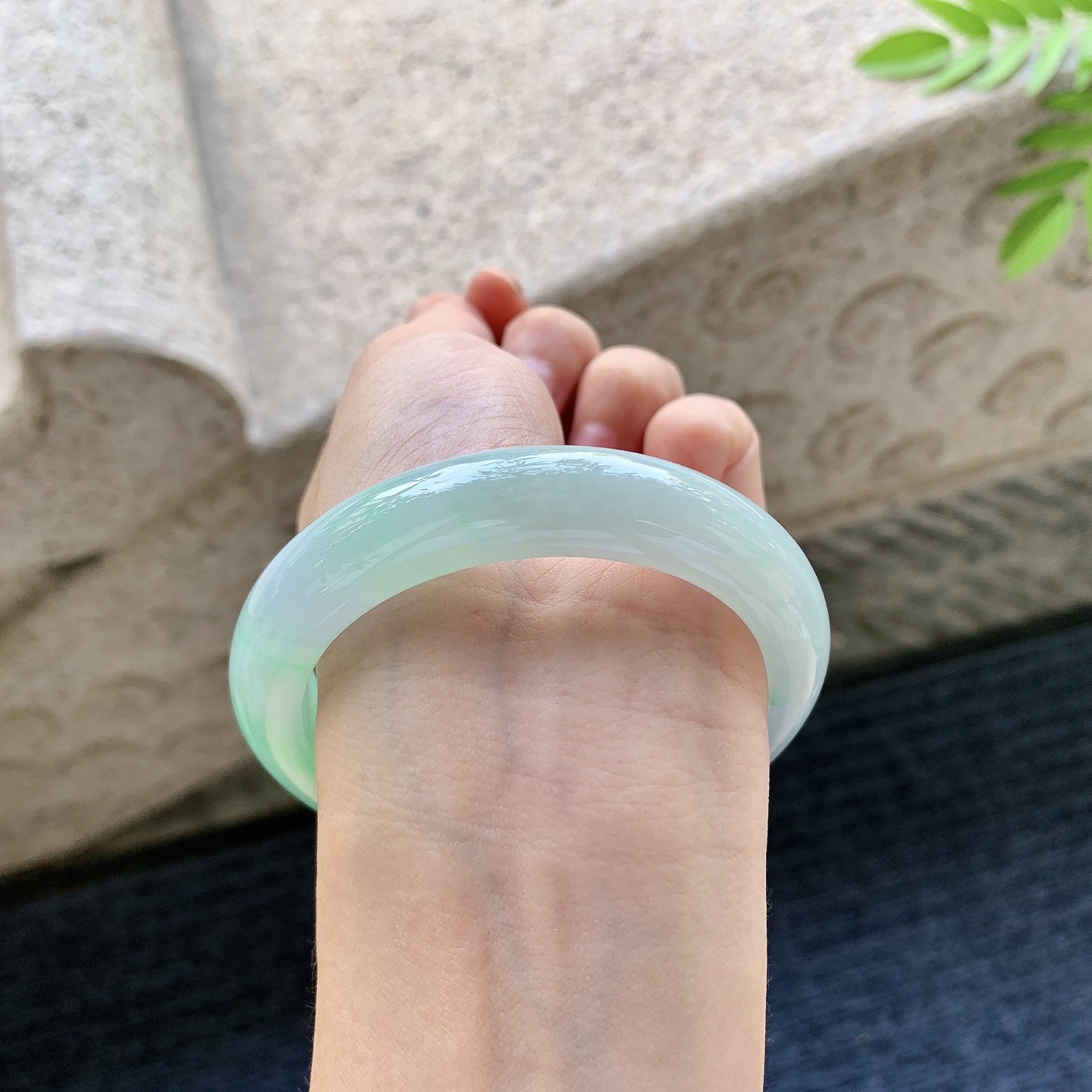 正圈54 55 圈口55.6/12.3/8.9 编码C11091503 春彩，水润，种老，细腻，无裂