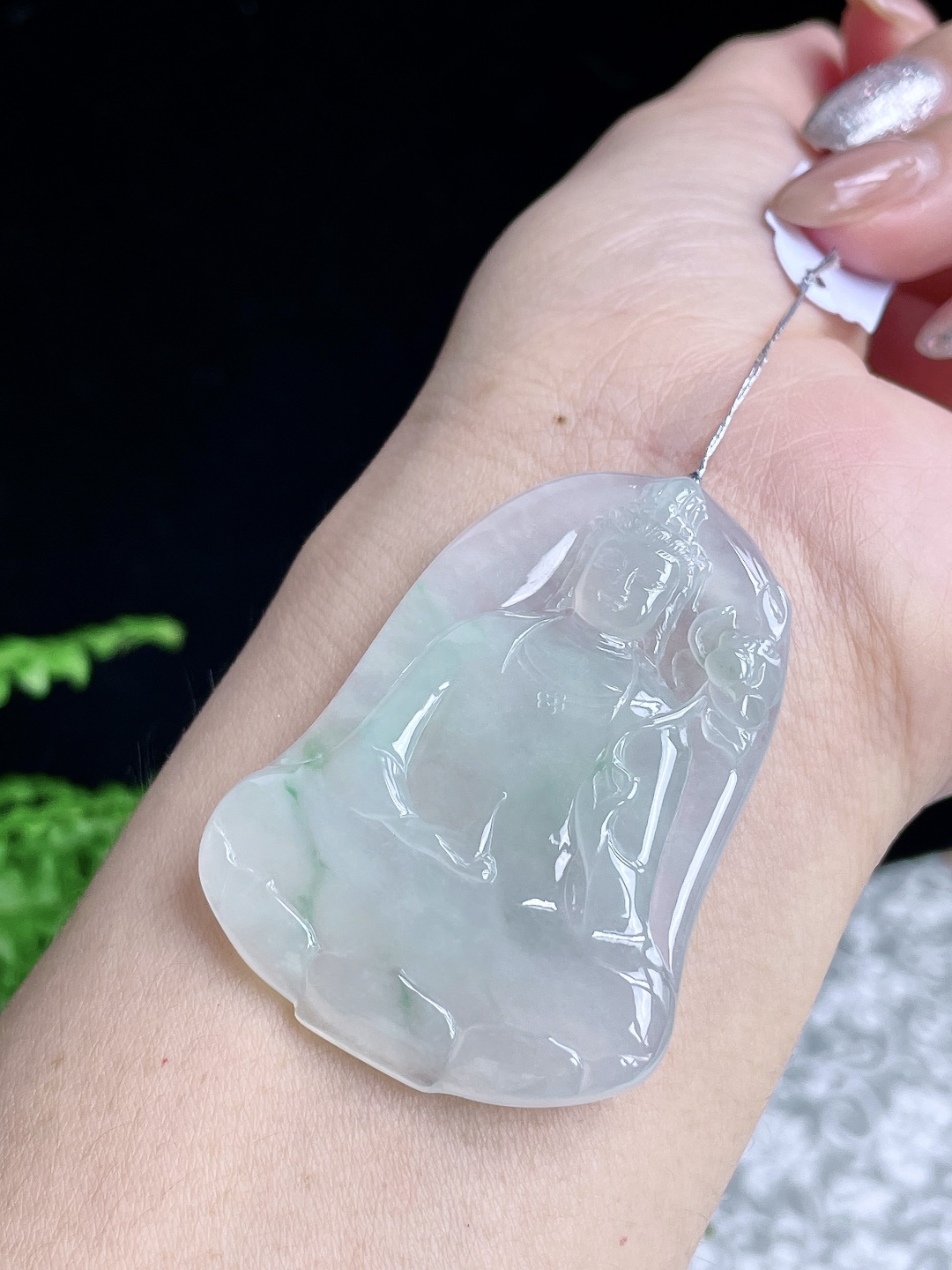 【裸石】冰晴水飘花大势至观音持莲观音牌吊坠 【说明】缅甸 无裂 性比高 一刀切 【尺寸】53.7-38.7-5 【重量】21克
