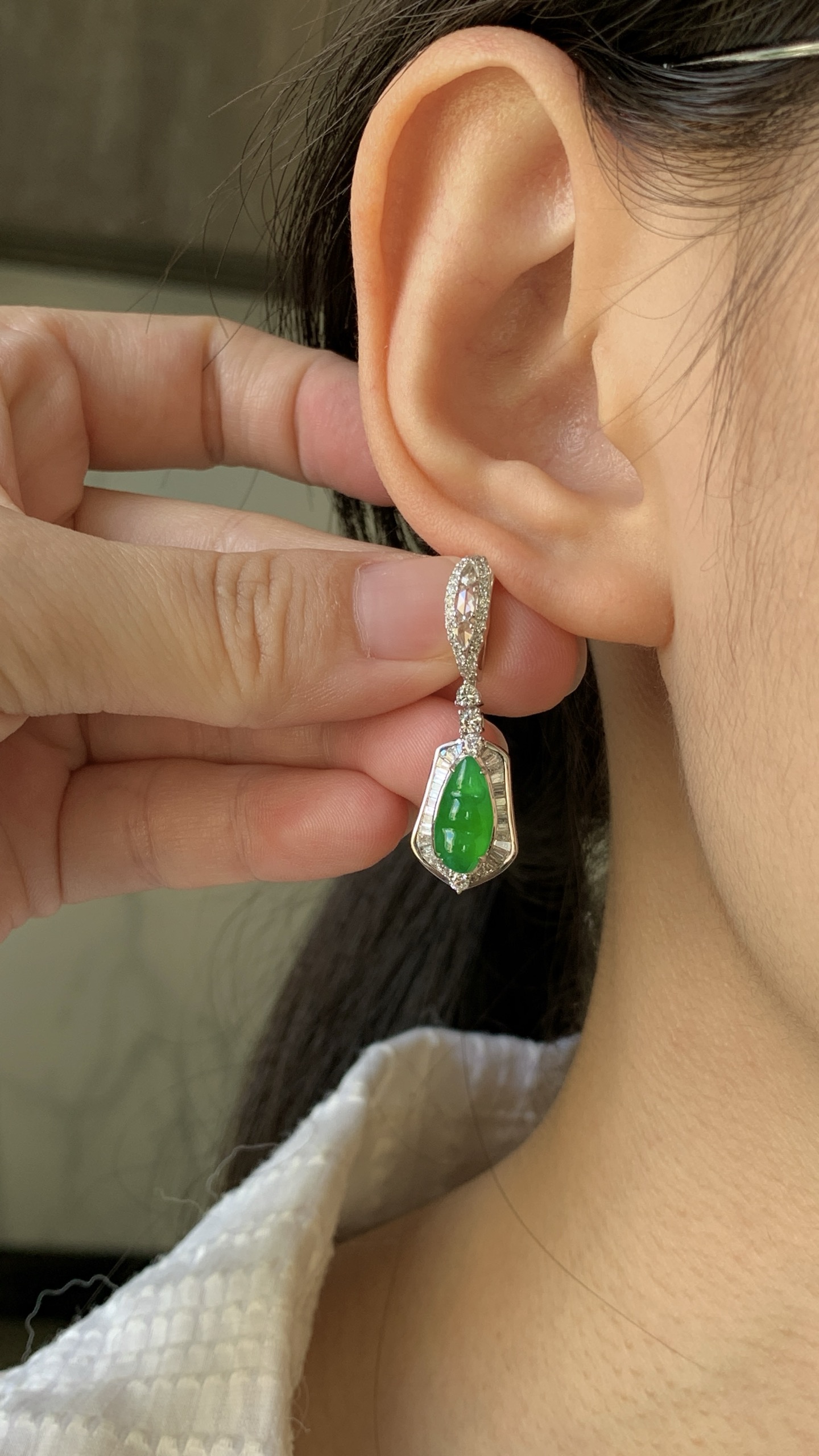 ️【18k金镶嵌福豆耳坠一对】种老细腻，色阳浓郁起胶 尺寸：成品：32*10.1*6.8，裸石：11.1*5.4*2.4,c22914