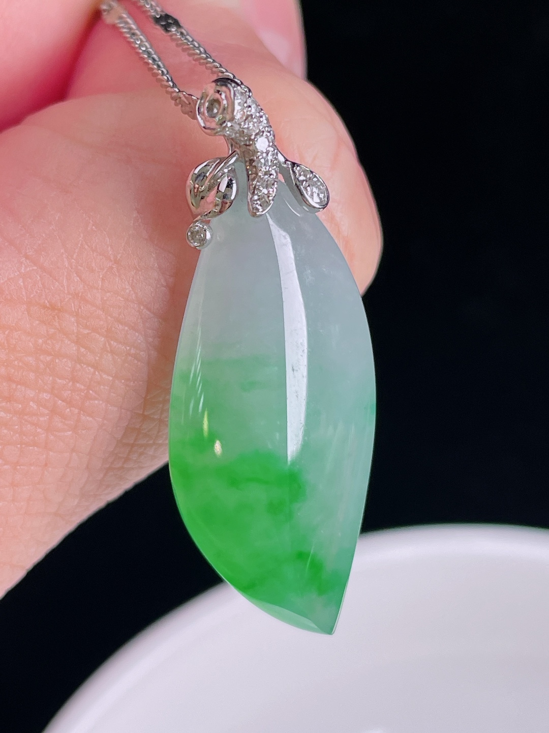 冰绿随形，18k镶嵌，老种起光，细底通透，尺寸：35.5裸石29.5/13/7.8mm0914